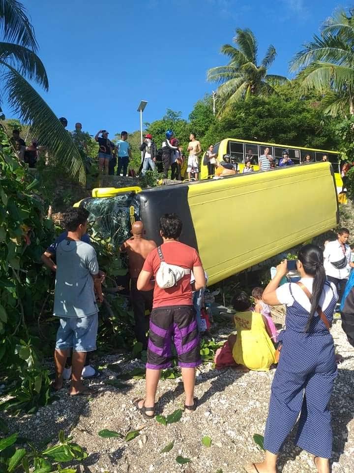 20 passengers injured after bus falls into cliff  in Catmon