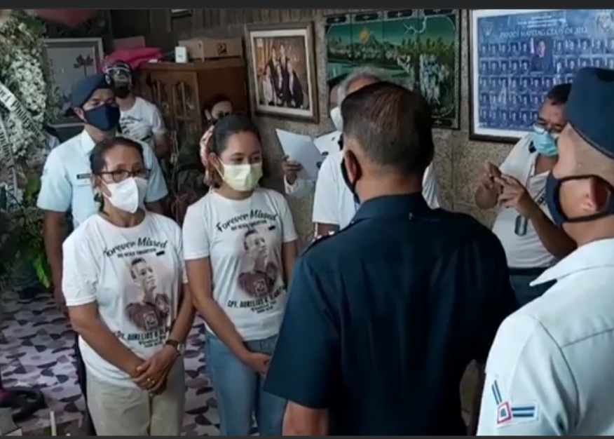 Duterte confers Order of Lapu-Lapu on Boholano pilot killed in helicopter crash