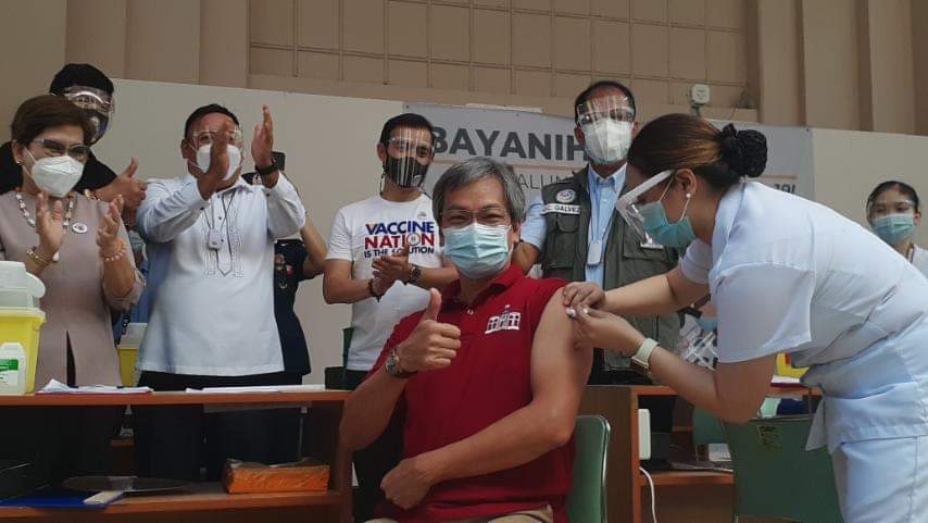 PGH’s director first to receive Covid-19 vaccine in PH