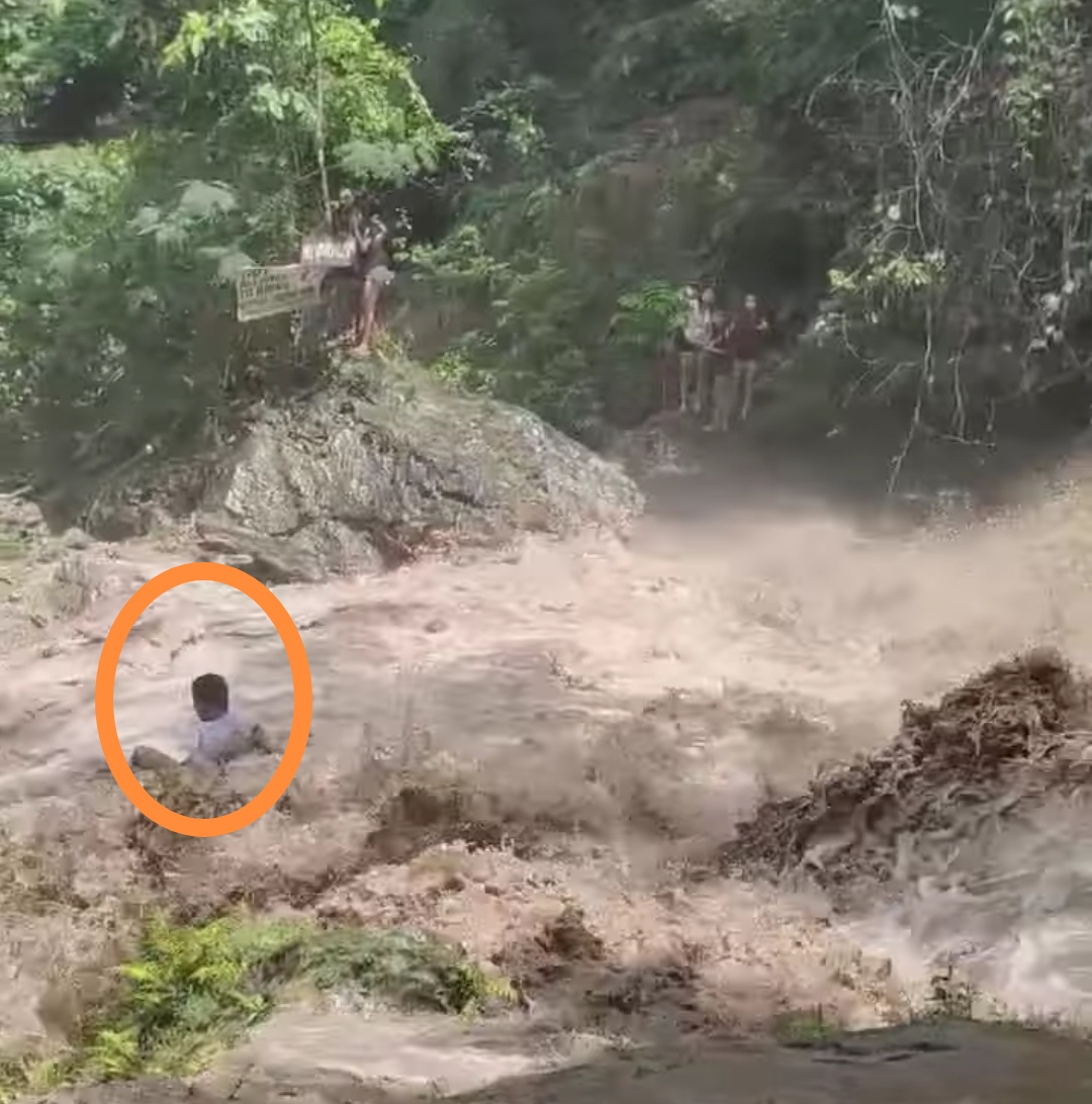 WATCH: Unexpected gush of water that hit swimmers at the Tinubdan Falls in Cebu