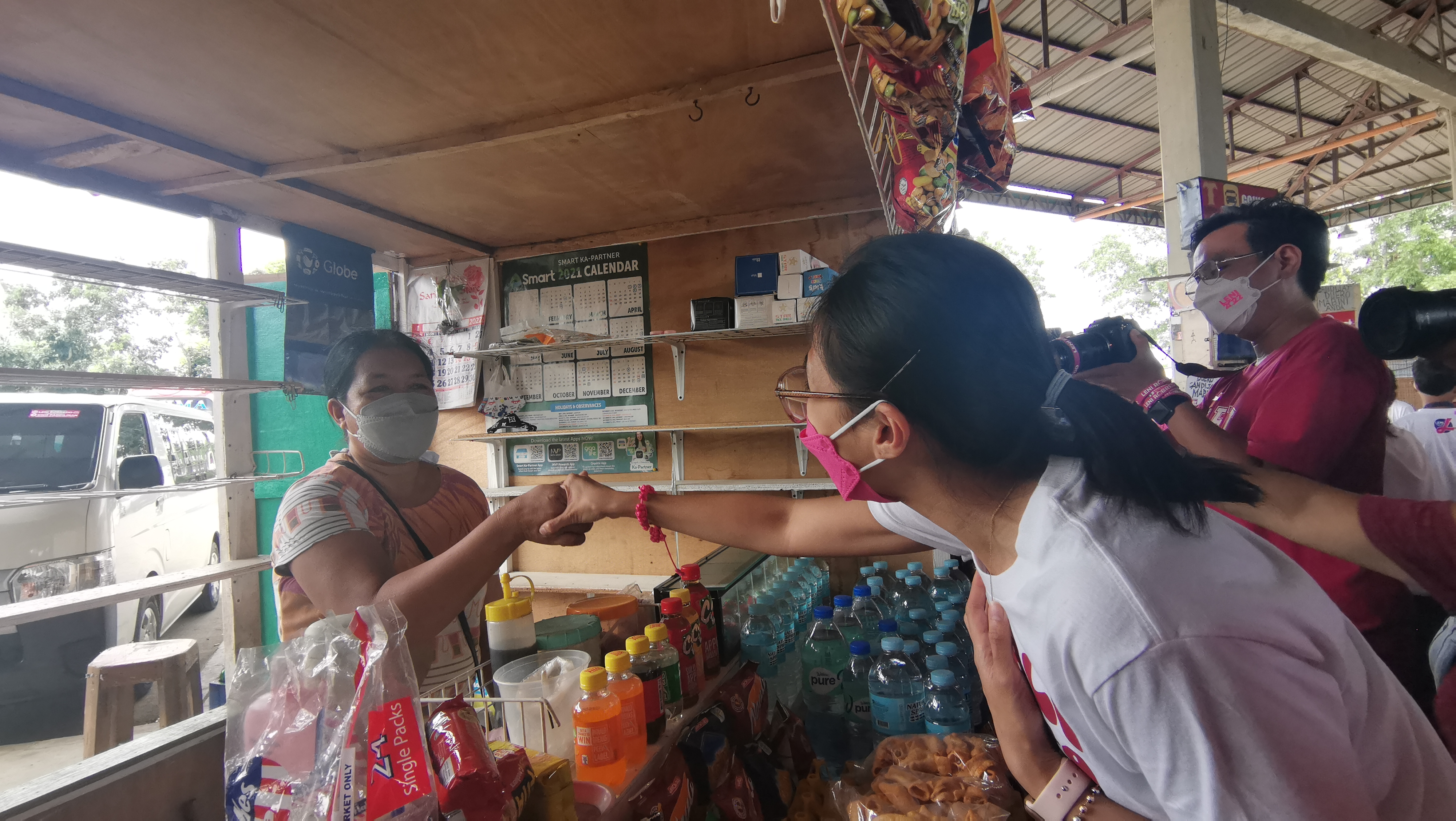 Robredo’s daughter visits Bohol to woo voters