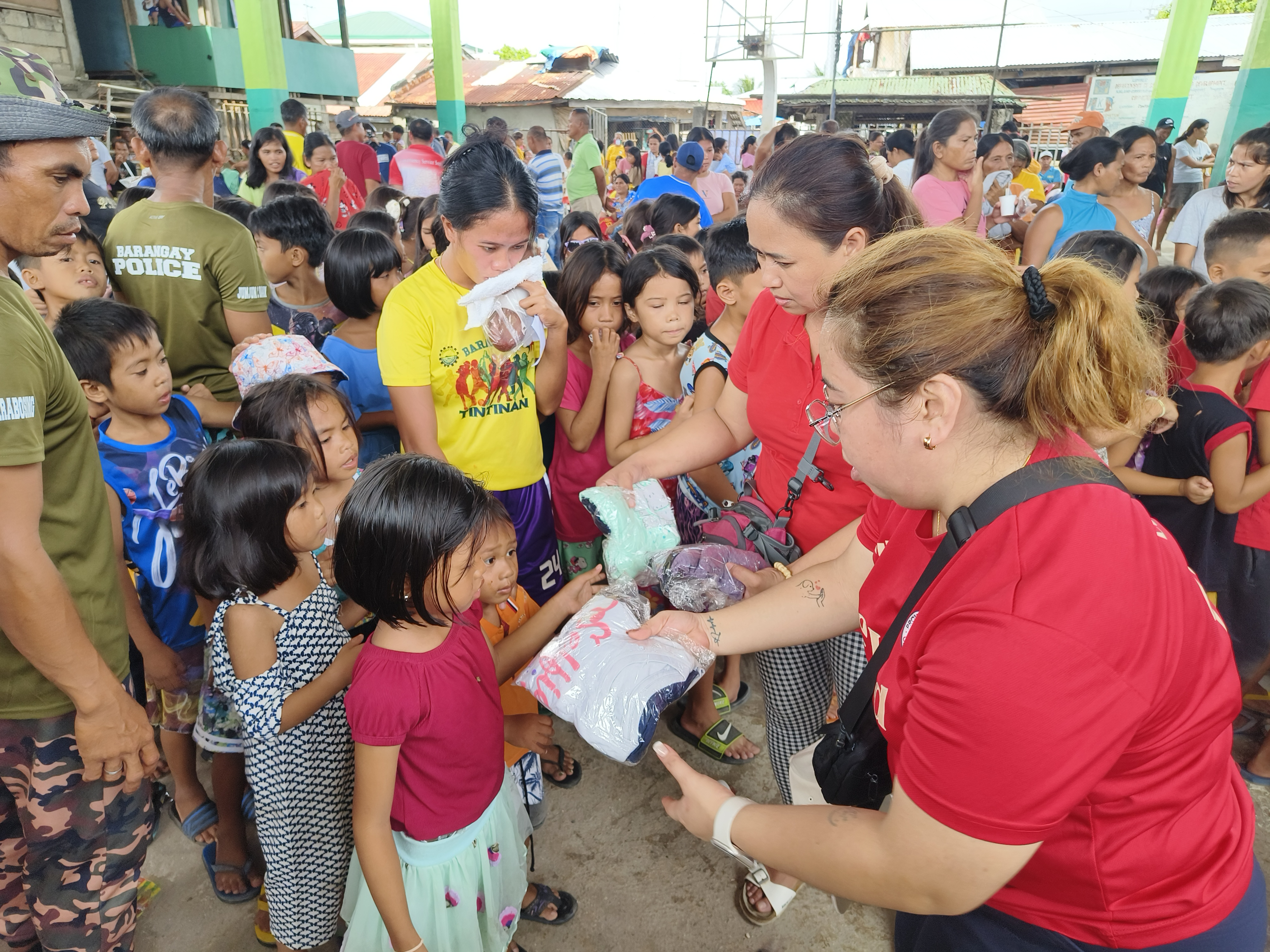 Adlawng natawhan ni Gobernador Aris gisaulog pinaagi sa outreach mission sa Tintinan Island sa Ubay
