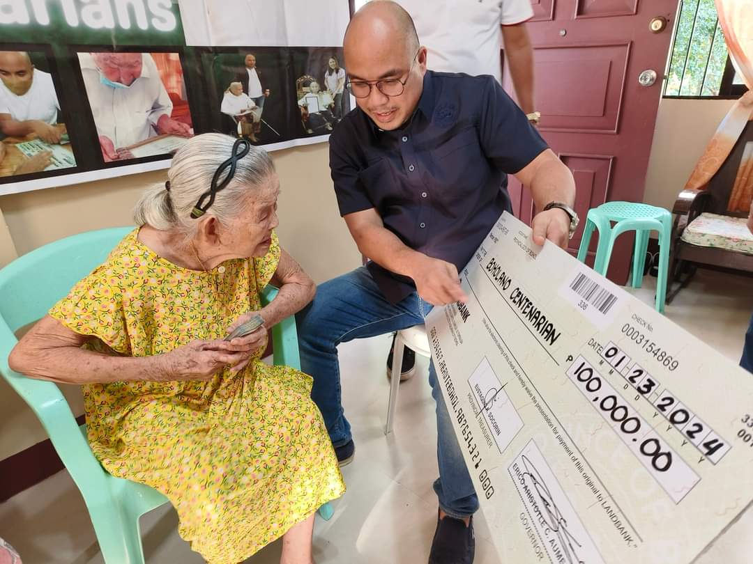 Centenarian from Baclayon town receives P100k