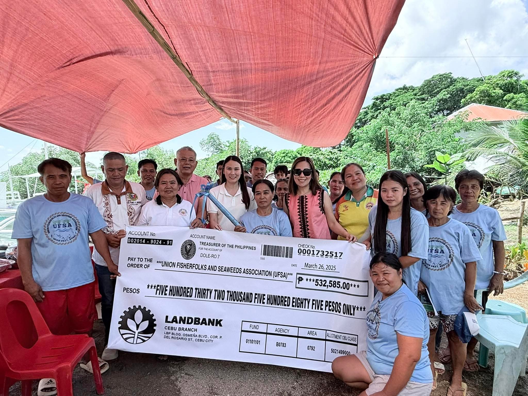 Rep. Vanessa Aumentado turns over livelihood projects worth P1.44M in Ubay, Talibon