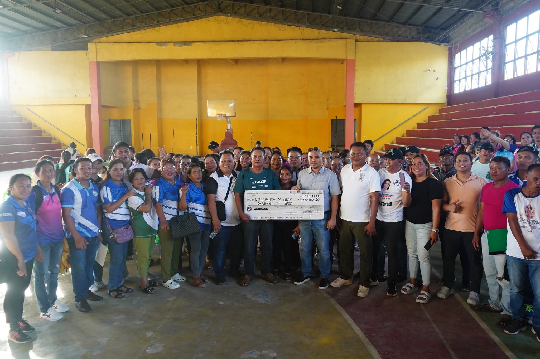 Aris Aumentado begins distribution of P30,000 aid to Bohol’s 1,109 barangays