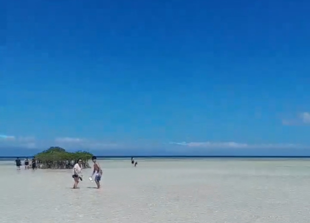 DENR reopens Virgin Island, imposes visitor limits and no-vendor policy