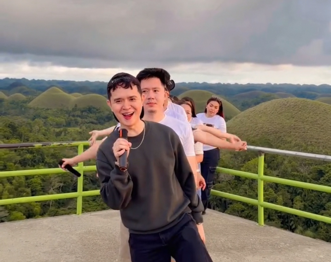Tropang Singers captivate netizens with performance at Chocolate Hills
