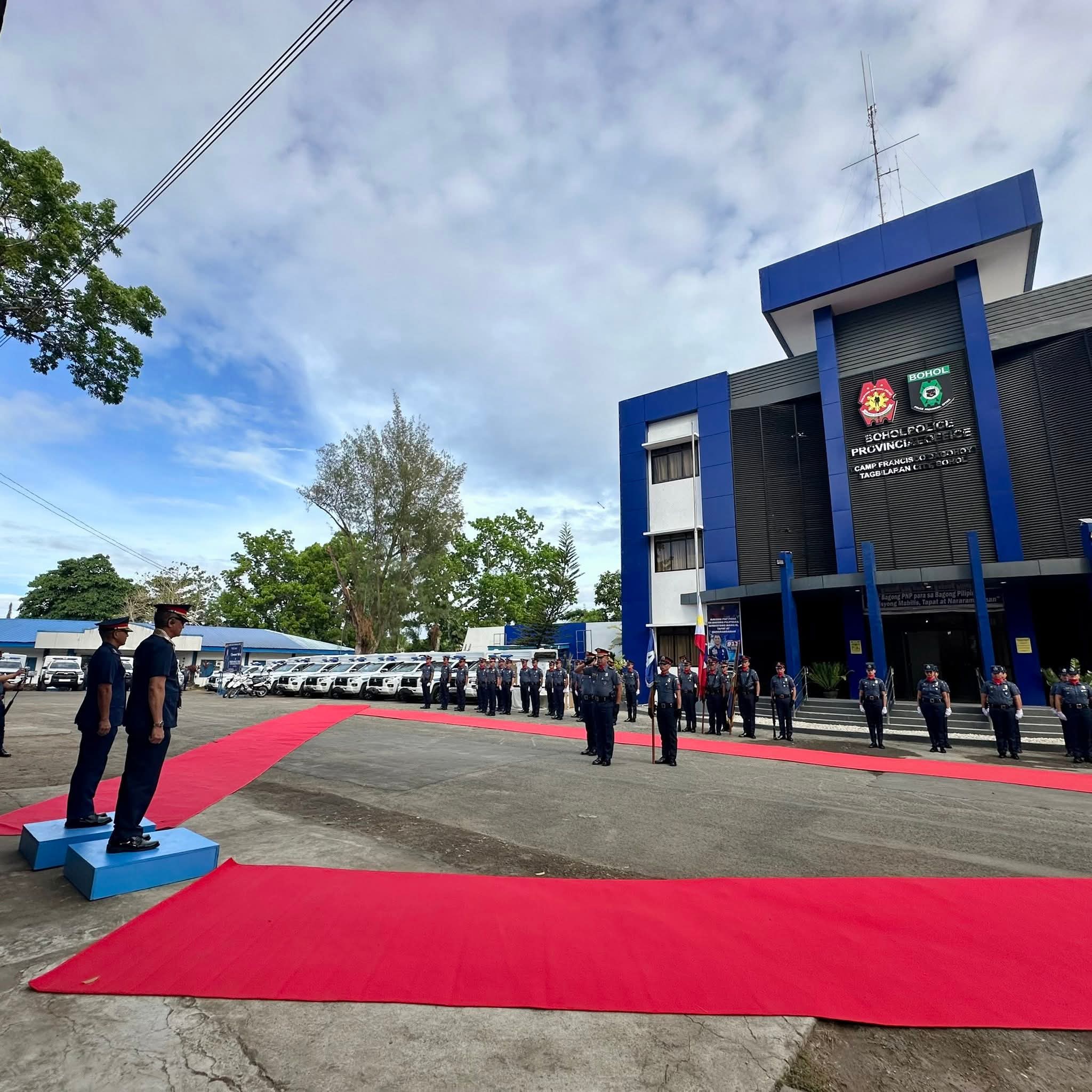 Bohol police receive P95-M boost in equipment during PRO-7 chief’s visit