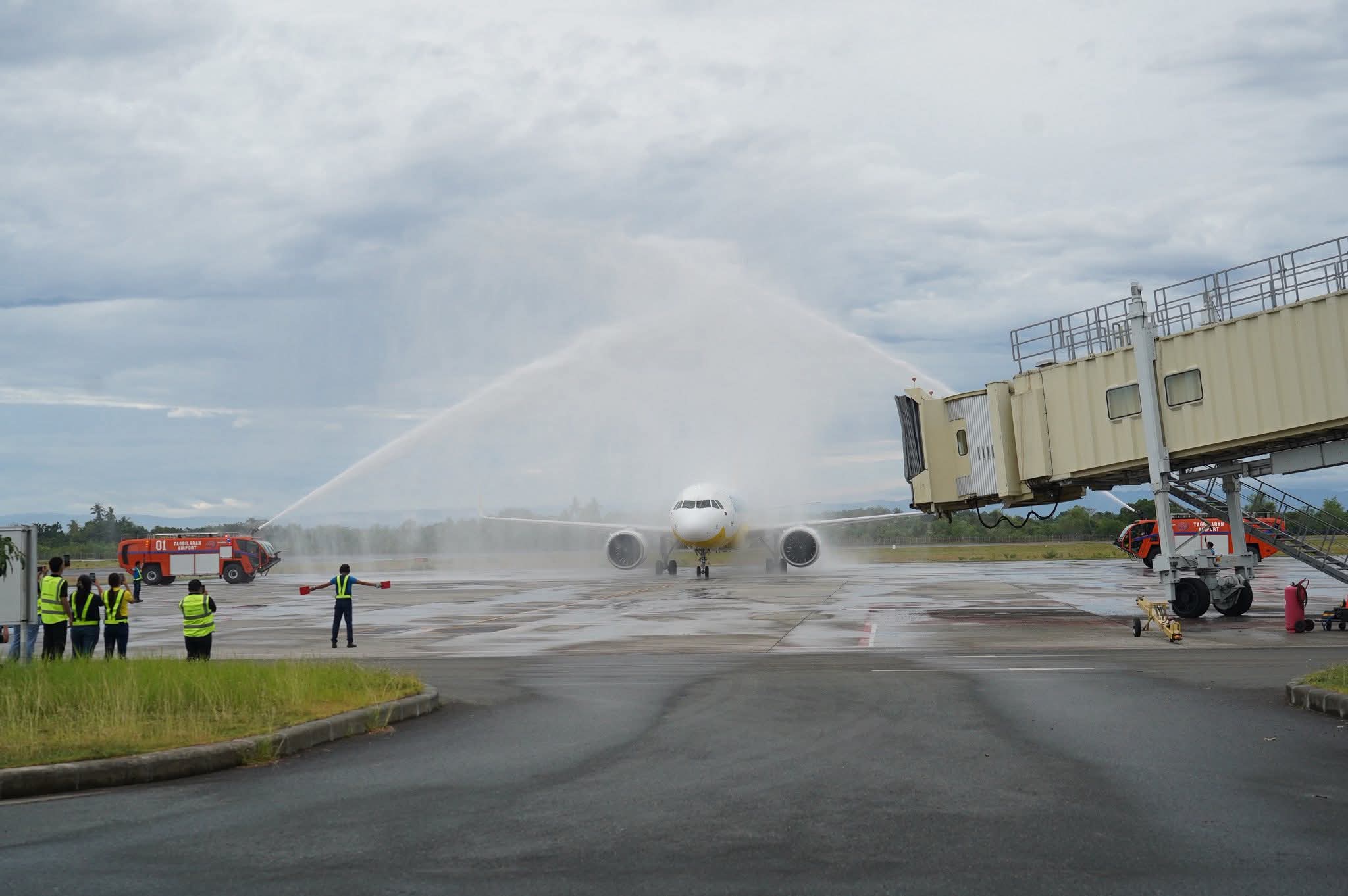Direct Japan charter flight brings 164 tourists to Bohol