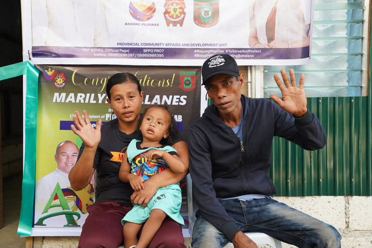 Family gets 135th free house through Bohol police project