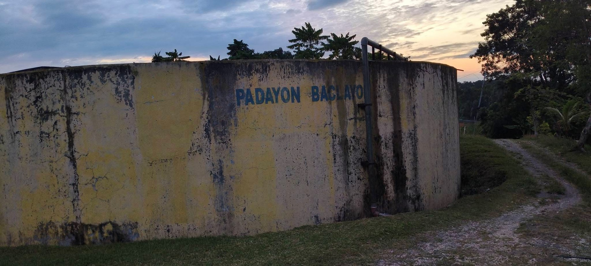 Private sector delivers water to residents amid long-running supply problem in Baclayon