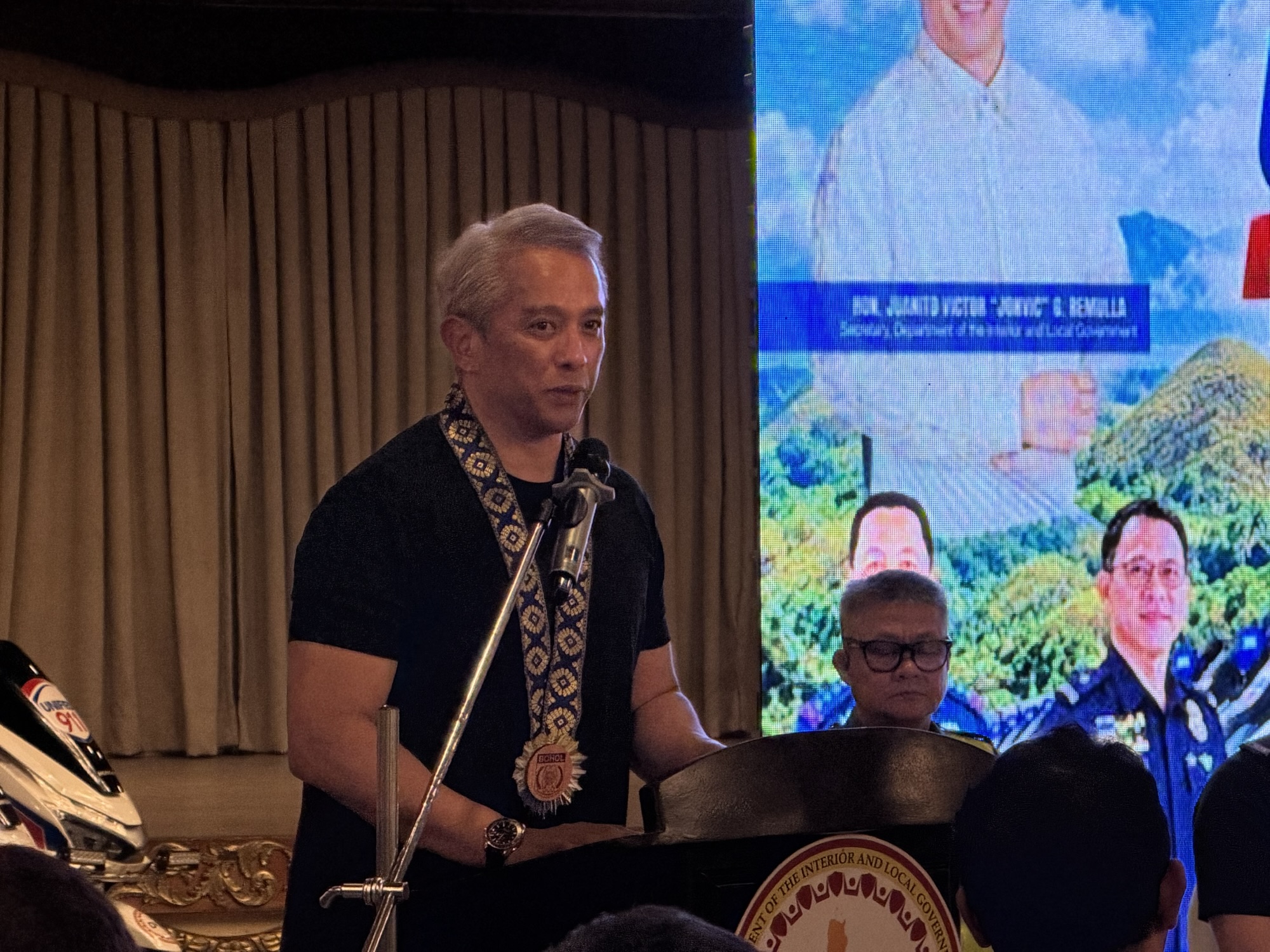 DILG chief urges Bohol to replace TaRSIER 117 with 911
